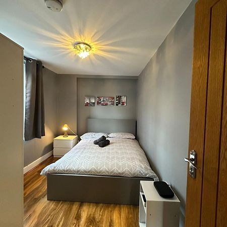 Lovely 2 Bedrooms Apartment Londra Exterior foto
