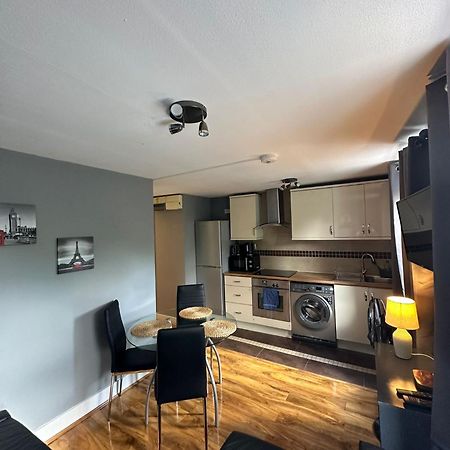 Lovely 2 Bedrooms Apartment Londra Exterior foto