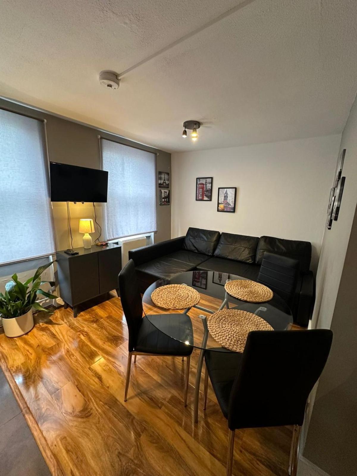 Lovely 2 Bedrooms Apartment Londra Exterior foto