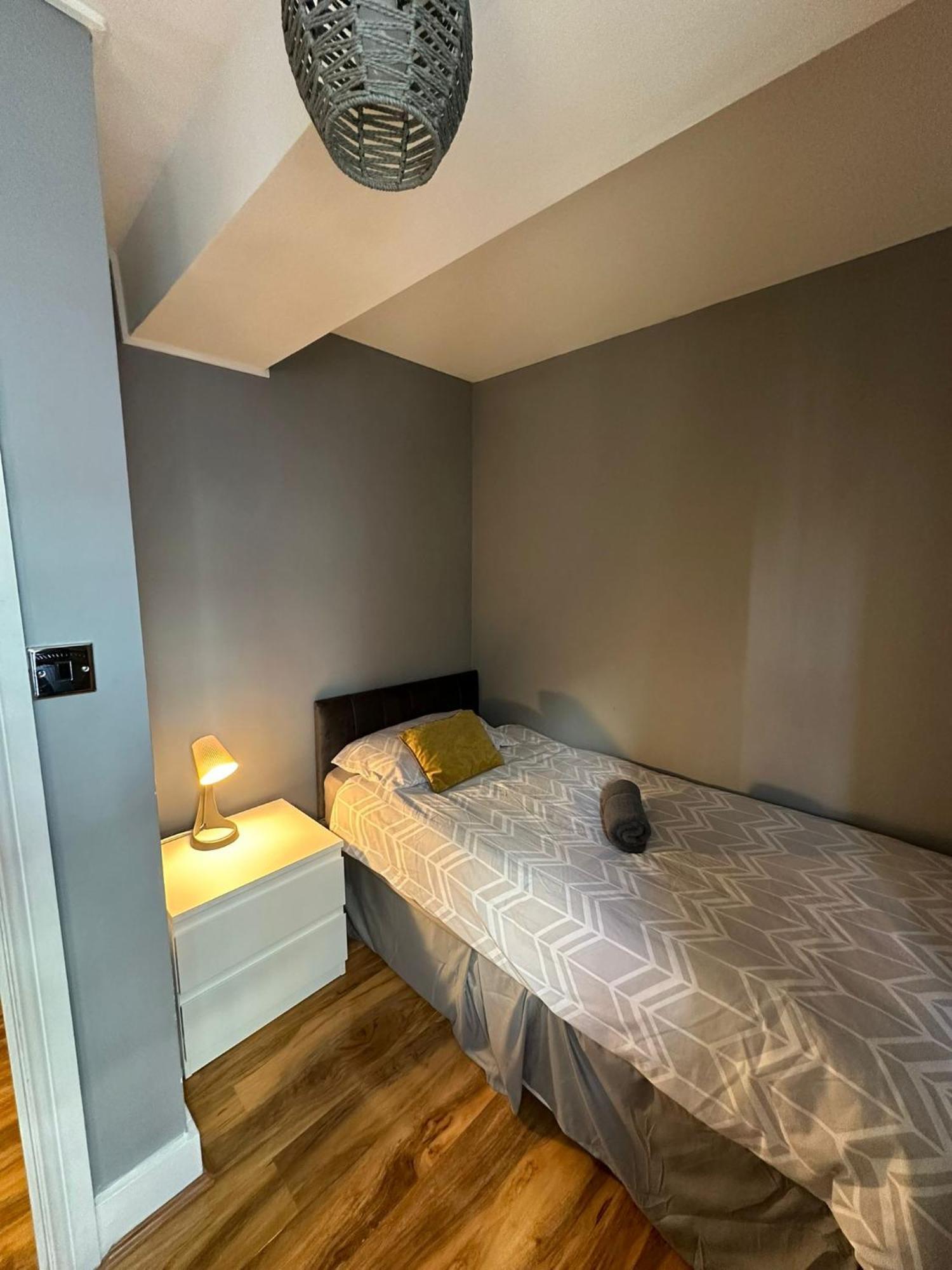 Lovely 2 Bedrooms Apartment Londra Exterior foto